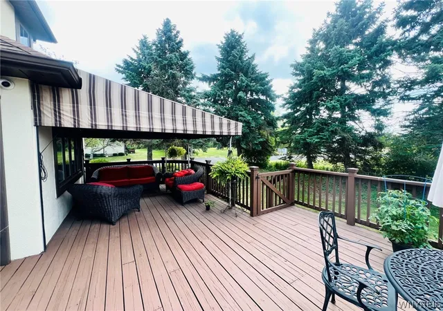 Photo 3 of Sale Pending at 10 Pinegrove Ct, Hamburg, NY 14075 | MLS# B1703025 | Listing updated on 2026-08-18
