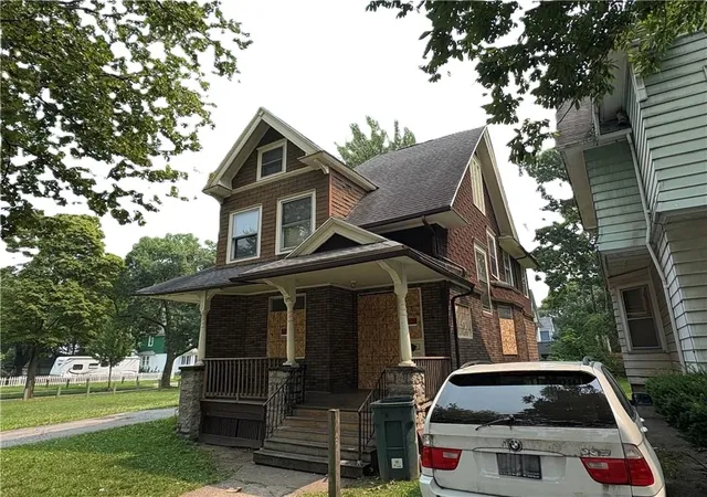 Photo 2 of Sale Pending at 175 Lexington Ave, Rochester, NY 14613 | MLS# R1699294 | Listing updated on 2026-08-18