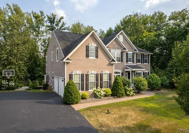Photo 2 of Single family home for sale at 8278 Luchsinger Ln, Baldwinsville, NY 13027 | MLS# S1701047 | Listing updated on 2026-09-14