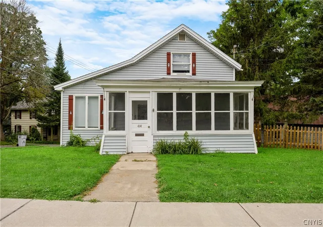 Photo 2 of Sale Pending at 414 S Manlius St, Fayetteville, NY 13066 | MLS# S1703158 | Listing updated on 2026-08-09