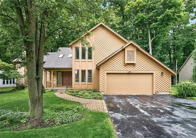 Photo 1 of Sale Pending at 82 Brush Crk Dr, Rochester, NY 14612 | MLS# R1703123 | Listing updated on 2026-08-11