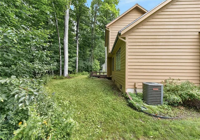 Photo 4 of Sale Pending at 82 Brush Crk Dr, Rochester, NY 14612 | MLS# R1703123 | Listing updated on 2026-08-11