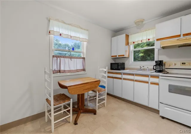 Photo 4 of Sale Pending at 3826 Split Rock Rd, Camillus, NY 13031 | MLS# S1703140 | Listing updated on 2026-09-03