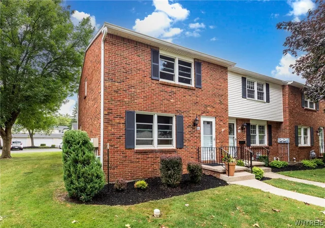 Photo 3 of Sale Pending at 52 Wimbledon Ln, Buffalo, NY 14224 | MLS# B1702883 | Listing updated on 2026-08-08
