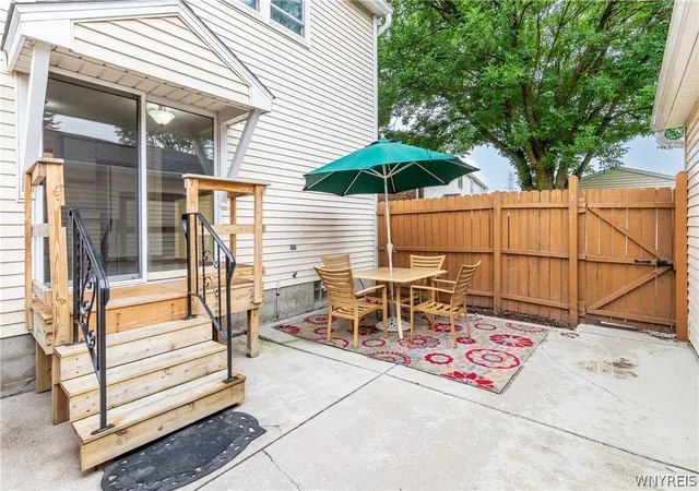 Listing Photo 4 - Condo for sale in building located at 52 Wimbledon Ln, Buffalo, NY 14224