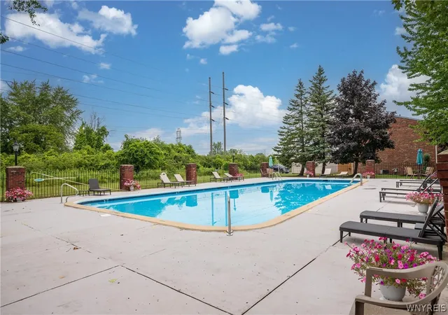 Listing Photo 5 - Condo for sale in building located at 52 Wimbledon Ln, Buffalo, NY 14224