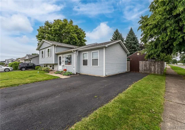 Photo 4 of Sale Pending at 1603 100th Street, Niagara Falls, NY 14304 | MLS# B1702144 | Listing updated on 2026-09-09
