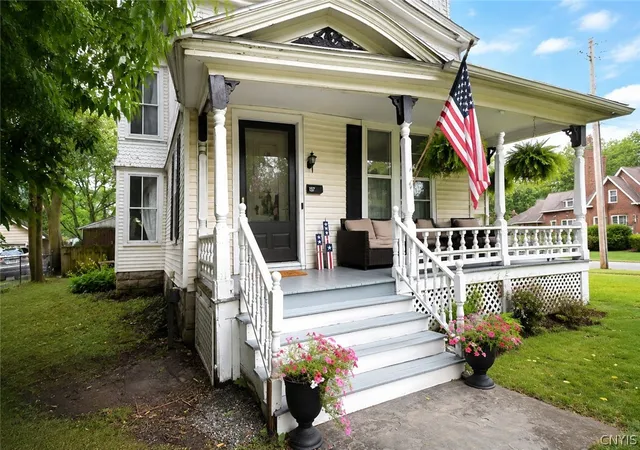 Photo 2 of Sale Pending at 137 E Genesee St, Auburn, NY 13021 | MLS# S1702727 | Listing updated on 2026-09-10