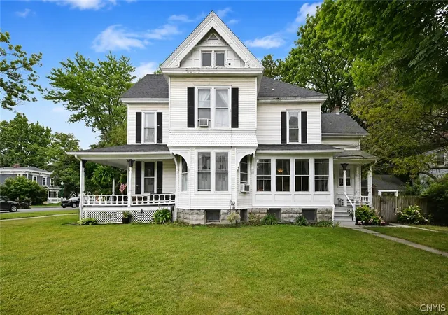 Photo 4 of Sale Pending at 137 E Genesee St, Auburn, NY 13021 | MLS# S1702727 | Listing updated on 2026-09-10