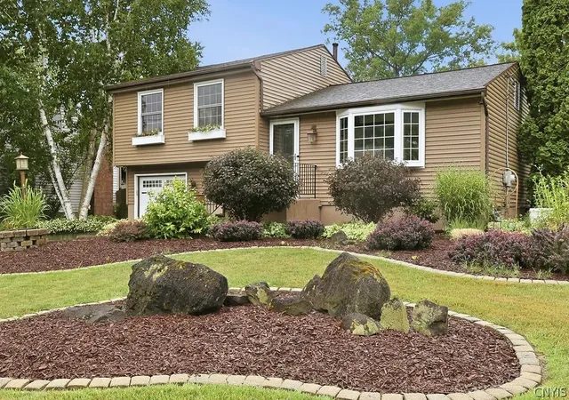 Photo 2 of Single family home for sale at 4228 Hunting Crk Dr, Clay, NY 13041 | MLS# S1703120 | Listing updated on 2026-08-11