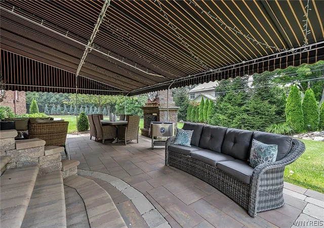 Photo 3 of Sale Pending at 160 Rollingwood St, Buffalo, NY 14221 | MLS# B1702628 | Listing updated on 2026-08-11