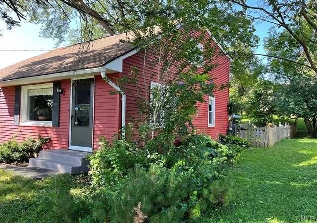 Photo 2 of Sale Pending at 305 Stanton Dr, Syracuse, NY 13214 | MLS# S1700180 | Listing updated on 2026-08-07