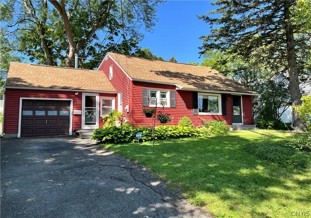 Photo 3 of Sale Pending at 305 Stanton Dr, Syracuse, NY 13214 | MLS# S1700180 | Listing updated on 2026-08-07