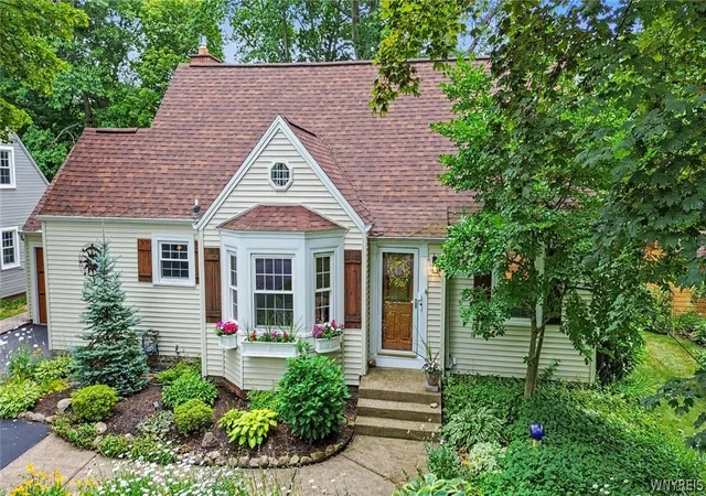 Photo 3 of Sale Pending at 38 Lombardy Ln, Hamburg, NY 14075 | MLS# B1702813 | Listing updated on 2026-08-07