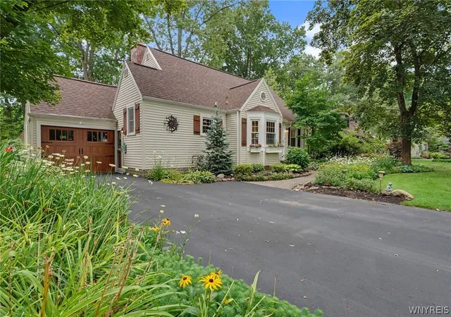 Photo 3 of Sale Pending at 38 Lombardy Ln, Hamburg, NY 14075 | MLS# B1702813 | Listing updated on 2026-08-07