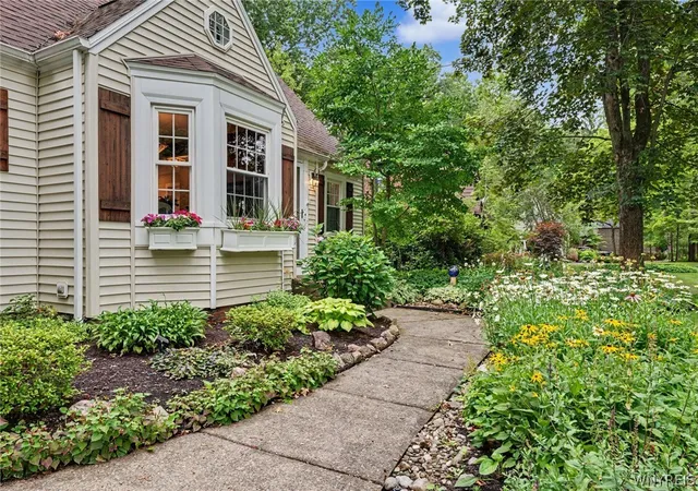 Photo 4 of Sale Pending at 38 Lombardy Ln, Hamburg, NY 14075 | MLS# B1702813 | Listing updated on 2026-08-07