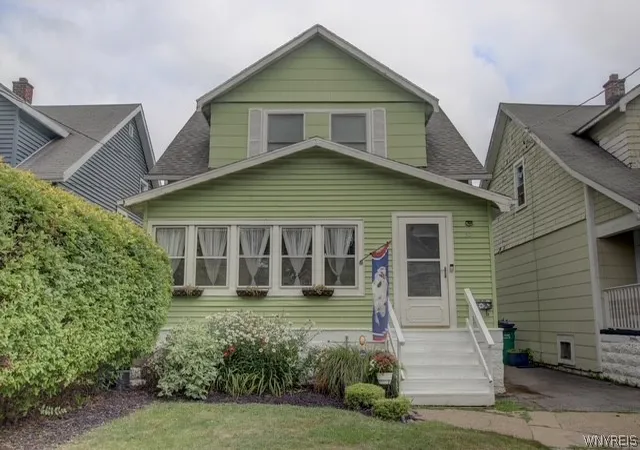 Photo 1 of Sale Pending at 32 Tamarack St, Buffalo, NY 14220 | MLS# B1680330 | Listing updated on 2026-08-20