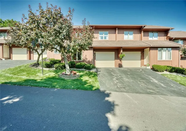 Photo 1 of Sale Pending at 7 Vista View Dr, Fairport, NY 14450 | MLS# R1702182 | Listing updated on 2026-09-03