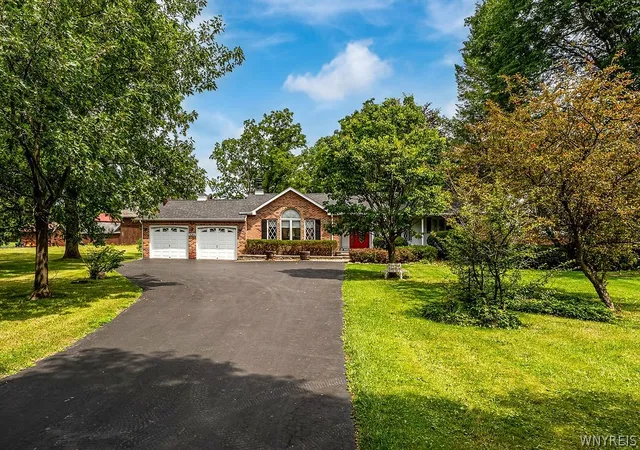 Photo 2 of Sale Pending at 6163 Campbell Blvd, Lockport, NY 14094 | MLS# B1702844 | Listing updated on 2026-08-19
