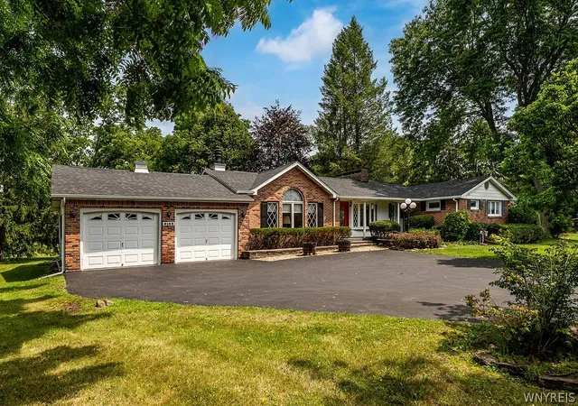Photo 3 of Sale Pending at 6163 Campbell Blvd, Lockport, NY 14094 | MLS# B1702844 | Listing updated on 2026-08-19