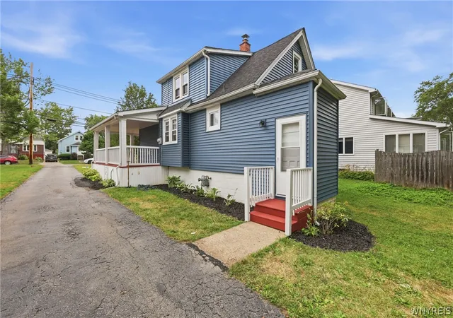 Photo 4 of Sale Pending at 580 Longmeadow Rd, Buffalo, NY 14226 | MLS# B1702636 | Listing updated on 2026-08-12