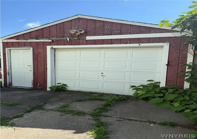 Photo 2 of Sale Pending at 81 Roberts Ave, Buffalo, NY 14206 | MLS# B1703115 | Listing updated on 2026-08-19