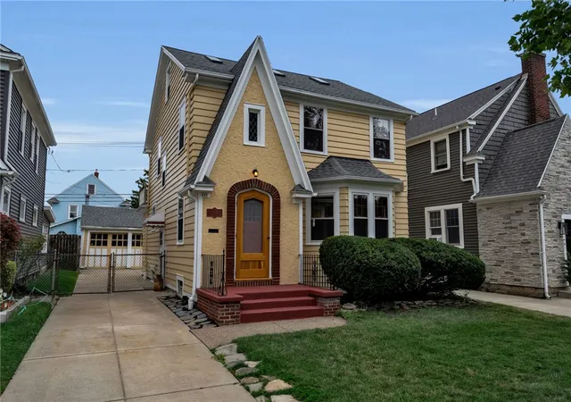 Photo 1 of Sale Pending at 266 Knowlton Ave, Buffalo, NY 14217 | MLS# R1703153 | Listing updated on 2026-08-14