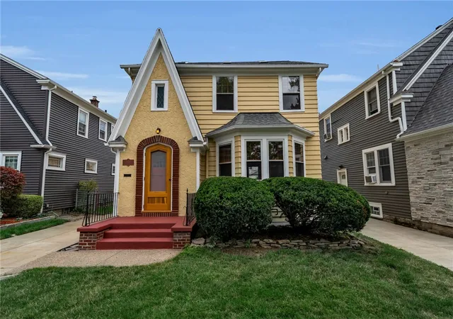 Photo 2 of Sale Pending at 266 Knowlton Ave, Buffalo, NY 14217 | MLS# R1703153 | Listing updated on 2026-08-14