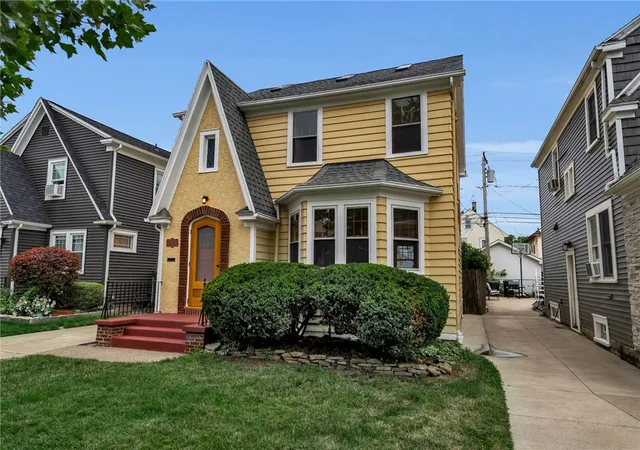 Photo 3 of Sale Pending at 266 Knowlton Ave, Buffalo, NY 14217 | MLS# R1703153 | Listing updated on 2026-08-14