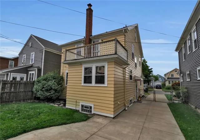 Photo 4 of Sale Pending at 266 Knowlton Ave, Buffalo, NY 14217 | MLS# R1703153 | Listing updated on 2026-08-14