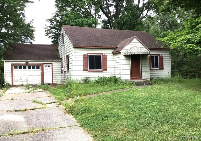 Photo 1 of Sale Pending at 5345 Armor Duells Rd, Orchard Park, NY 14127 | MLS# B1703350 | Listing updated on 2026-08-18