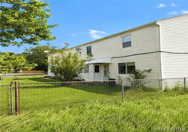 Photo 2 of House for sale at 7 Trent Sq, Buffalo, NY 14225 | MLS# B1703003 | Listing updated on 2026-09-02