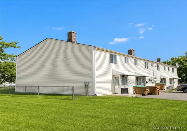 Photo 3 of House for sale at 7 Trent Sq, Buffalo, NY 14225 | MLS# B1703003 | Listing updated on 2026-09-02