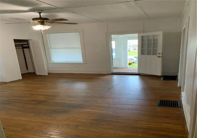 Photo 3 of Single family home for sale at 206 South Ave, Elmira, NY 14904 | MLS# R1703394 | Listing updated on 2026-08-12