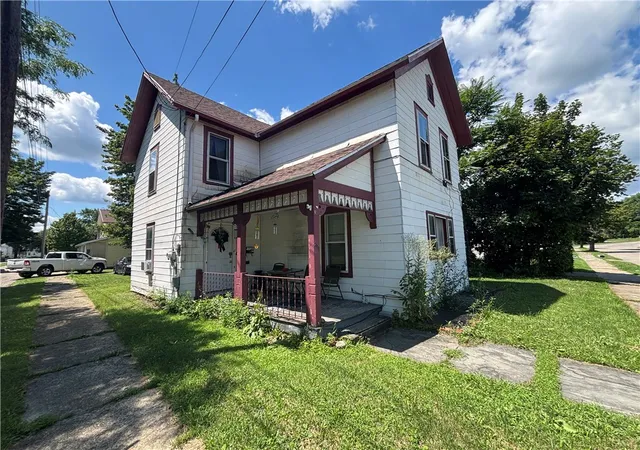 Photo 1 of Single family home for sale at 501 Oak St, Elmira, NY 14901 | MLS# R1703404 | Listing updated on 2026-08-12