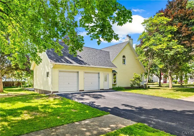 Photo 3 of Single family home for sale at 201 Maple St, Rome, NY 13440 | MLS# S1699258 | Listing updated on 2026-09-06