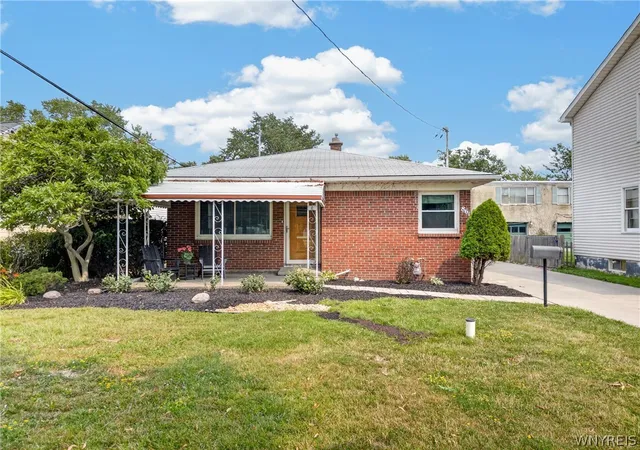 Photo 4 of Sale Pending at 861 Beach Rd, Buffalo, NY 14225 | MLS# B1703531 | Listing updated on 2026-08-08
