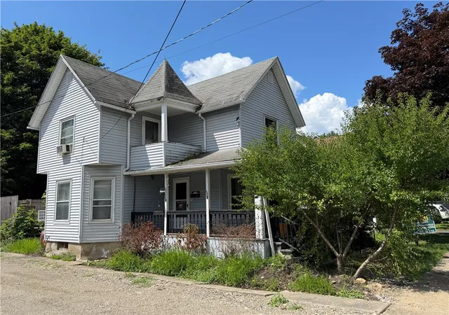 Photo 1 of Single family home for sale at 138 W William St, Corning, NY 14830 | MLS# R1703452 | Listing updated on 2026-09-13