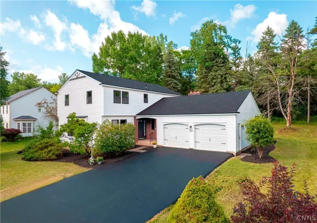 Photo 2 of Sale Pending at 519 Standish Dr, Syracuse, NY 13224 | MLS# S1703508 | Listing updated on 2026-08-13