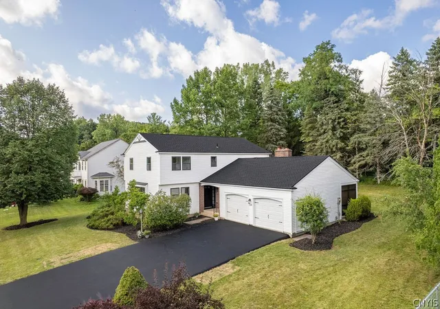 Photo 3 of Sale Pending at 519 Standish Dr, Syracuse, NY 13224 | MLS# S1703508 | Listing updated on 2026-08-13