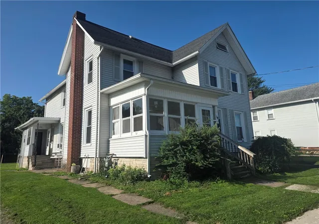 Photo 2 of Single family home for sale at 18 E Union St, Holley, NY 14470 | MLS# R1703542 | Listing updated on 2026-09-10