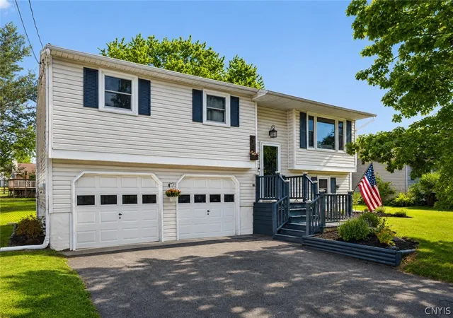 Photo 1 of Sale Pending at 6129 Ridgecrest Dr, Syracuse, NY 13212 | MLS# S1702690 | Listing updated on 2026-08-06