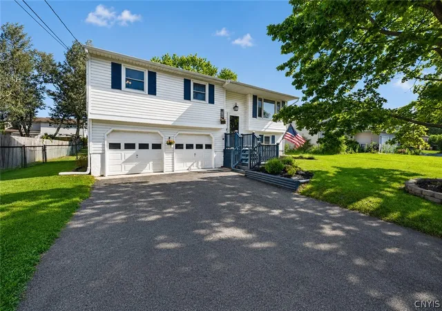 Photo 2 of Sale Pending at 6129 Ridgecrest Dr, Syracuse, NY 13212 | MLS# S1702690 | Listing updated on 2026-08-06
