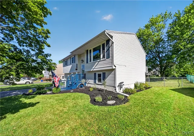 Photo 3 of Sale Pending at 6129 Ridgecrest Dr, Syracuse, NY 13212 | MLS# S1702690 | Listing updated on 2026-08-06
