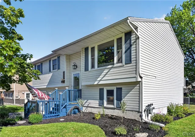 Photo 3 of Sale Pending at 6129 Ridgecrest Dr, Syracuse, NY 13212 | MLS# S1702690 | Listing updated on 2026-08-06