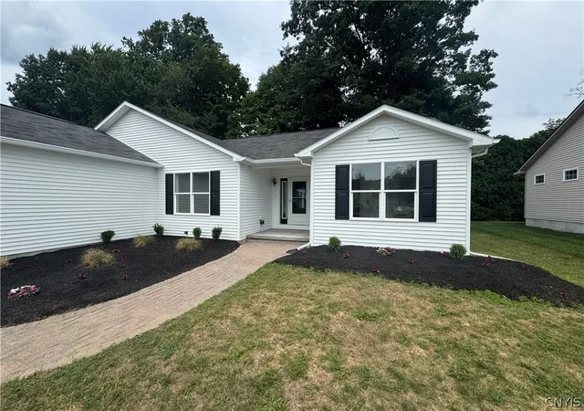 Photo 3 of Sale Pending at 26 Orangewood Dr, Liverpool, NY 13090 | MLS# S1703572 | Listing updated on 2026-08-17