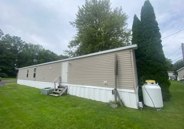 Photo 3 of Sale Pending at 121 Tidd Cir, Farmington, NY 14425 | MLS# R1703618 | Listing updated on 2026-08-19