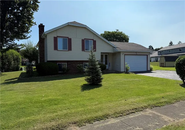 Photo 1 of Sale Pending at 10 Lightwood Ln, Rochester, NY 14606 | MLS# R1700905 | Listing updated on 2026-09-11