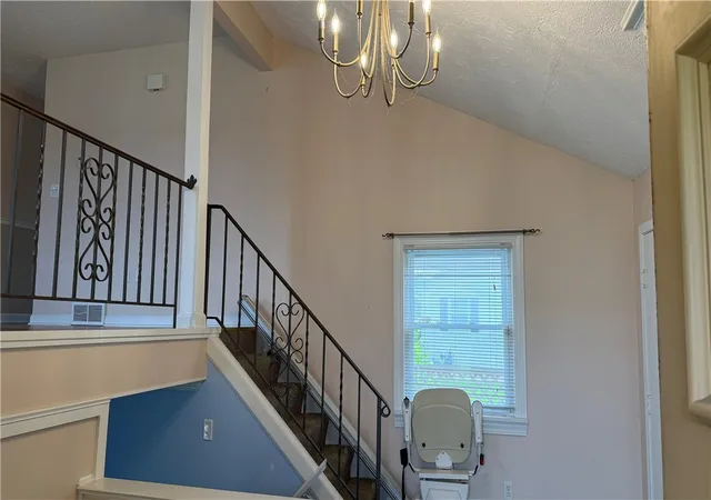 Photo 3 of Sale Pending at 10 Lightwood Ln, Rochester, NY 14606 | MLS# R1700905 | Listing updated on 2026-09-11