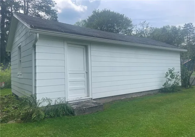 Photo 3 of Sale Pending at 15 Edgewood Dr, Sidney, NY 13838 | MLS# R1700572 | Listing updated on 2026-08-09